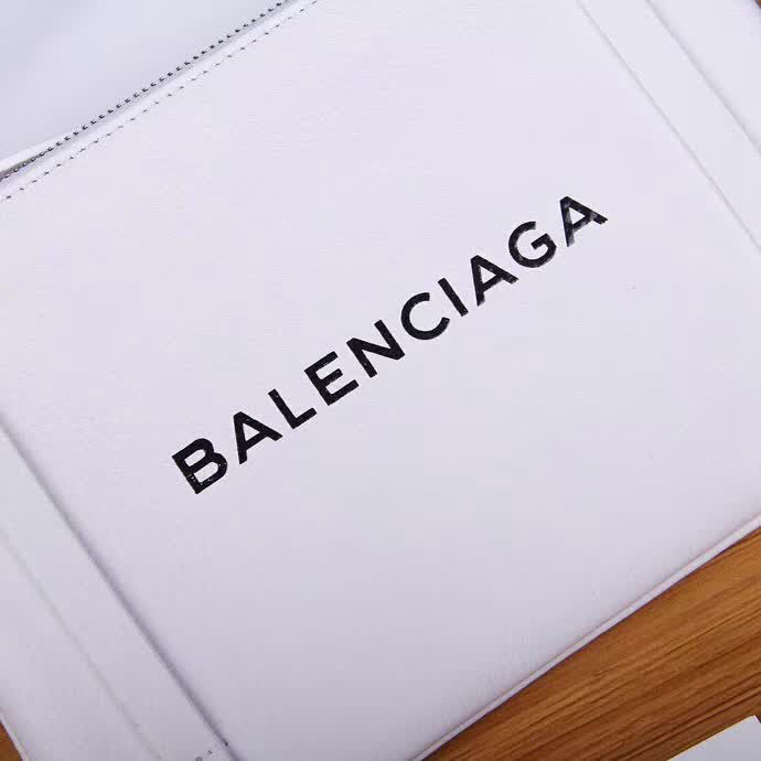 BALENCIAG巴黎世家 超暴款包包 摔紋牛皮斜挎包  BL1861